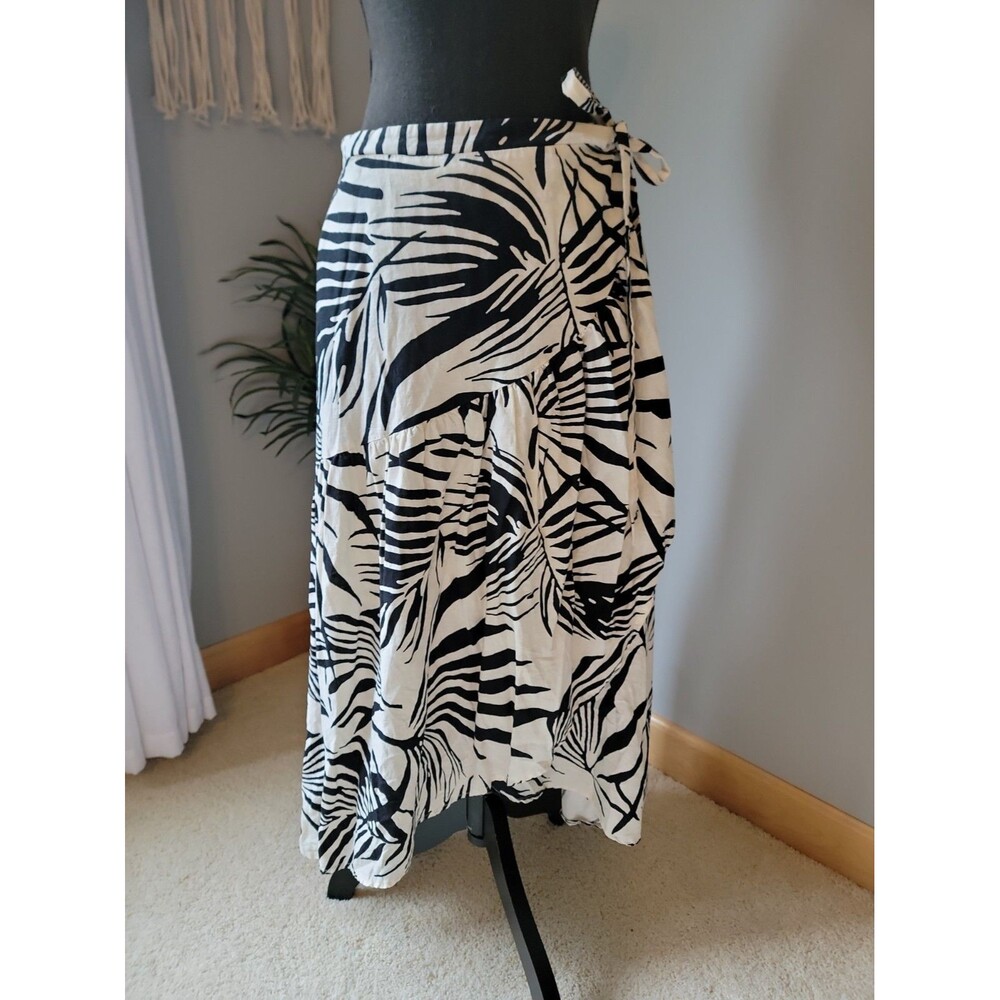 Rachel Zoe Wrap Skirt Size Med Black/White Tropical Pattern